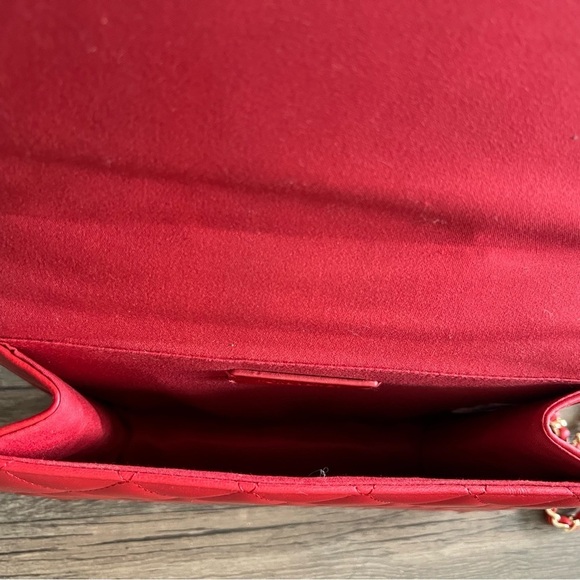 Forever 21 Red Quilted Square Crossbody Long Chain Strap Handbag Purse - Picture 8 of 12